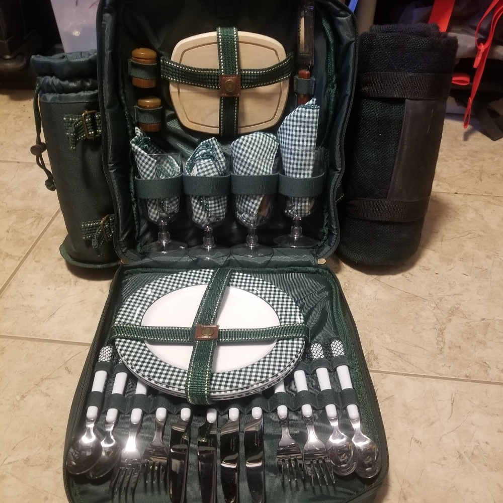 New! Picnic at Ascot 4 person picnic backpack